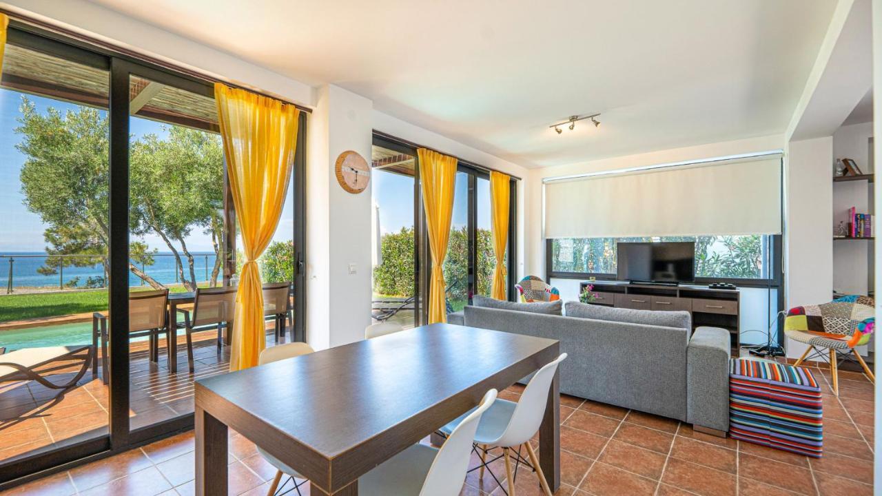 Kalma Villa Ena Nea Moudania Exterior photo